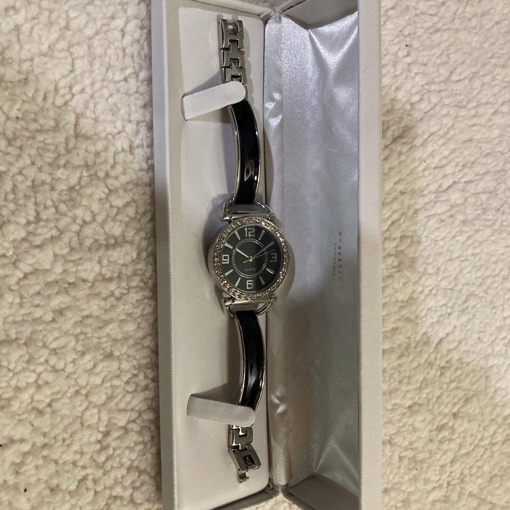 Crystal detailed Quartz watch